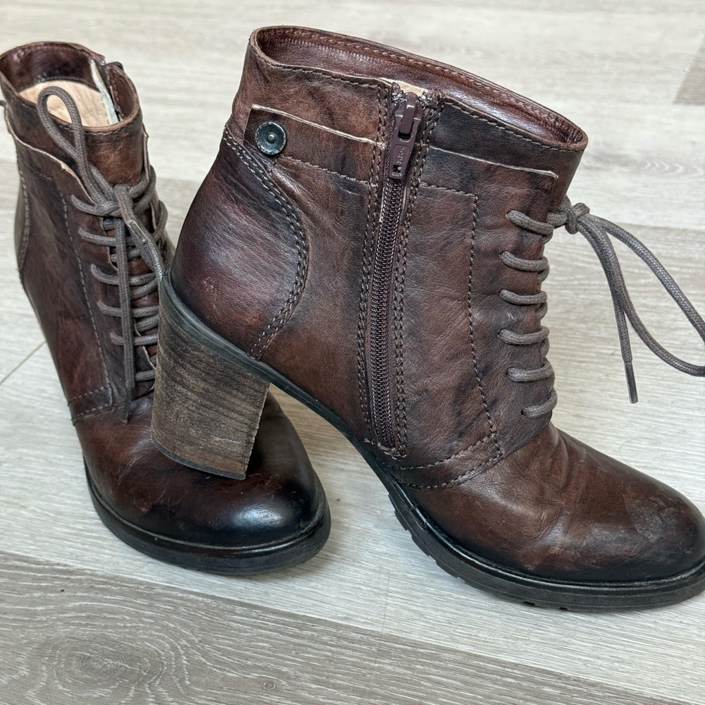 Manas ❤️ Elegant Brown Lace-Up Leather Boots